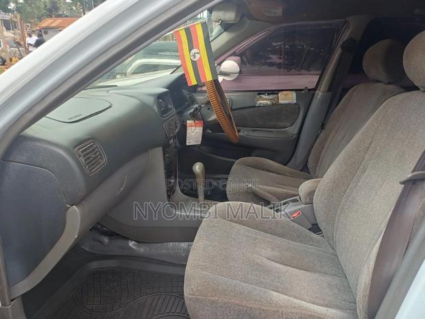 Toyota Corolla 2000 Pearl