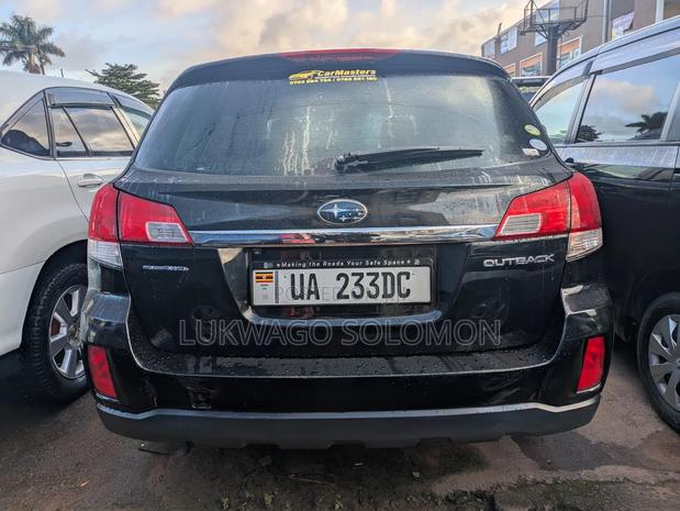 Subaru Outback 2.5i 2011 Black
