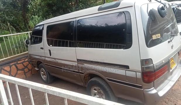 Toyota HiAce 2002 White