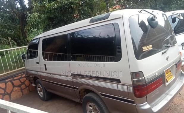 Toyota HiAce 2002 White