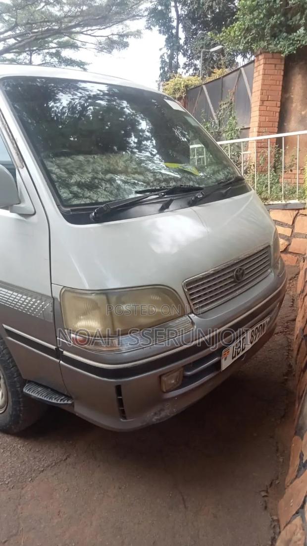 Toyota HiAce 2002 White