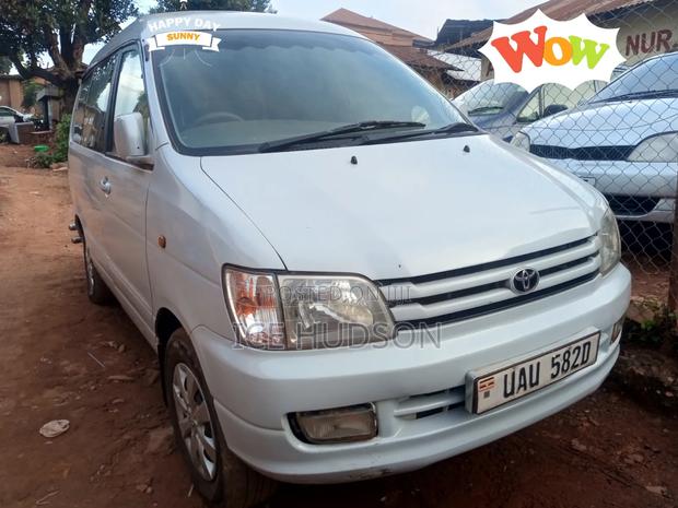 Toyota TownAce Noah 2000