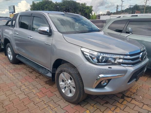 Toyota Hilux 2018 Silver
