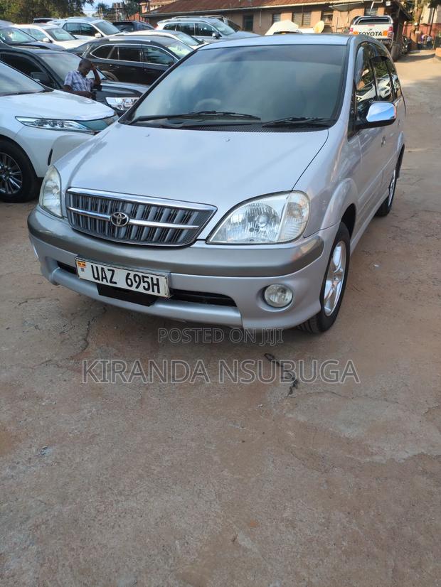Toyota Nadia 2001 Silver