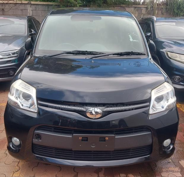 Toyota Sienta 2012 Black