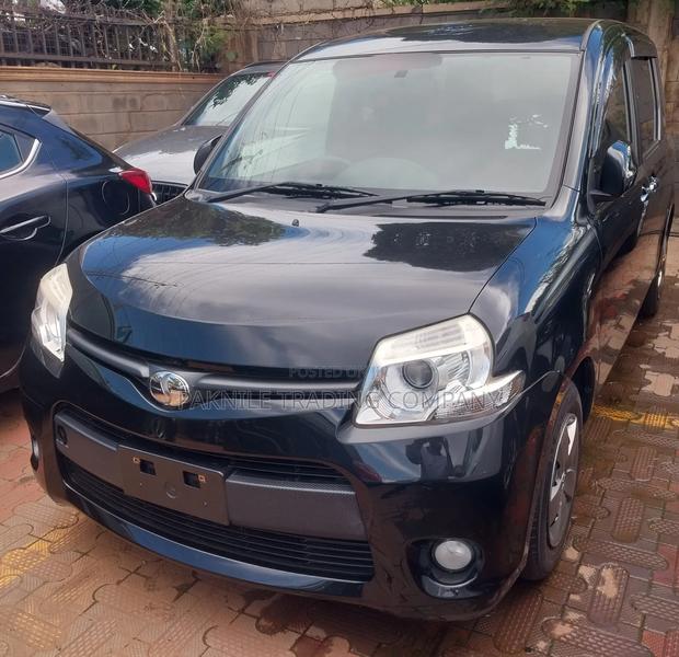 Toyota Sienta 2012 Black