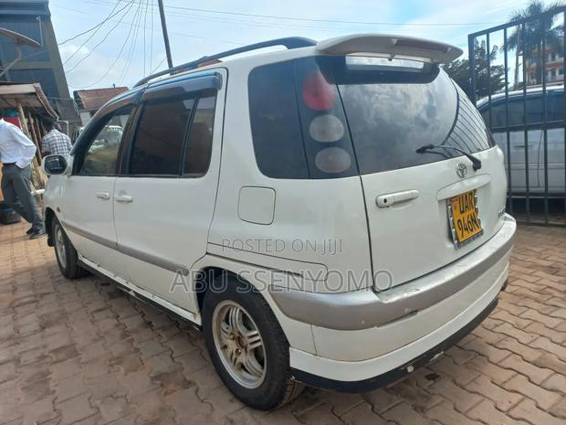 Toyota Raum 1999 White