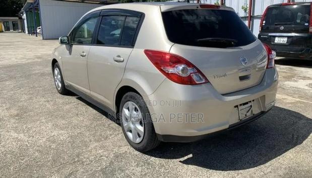 Nissan Tiida 2012 Gold