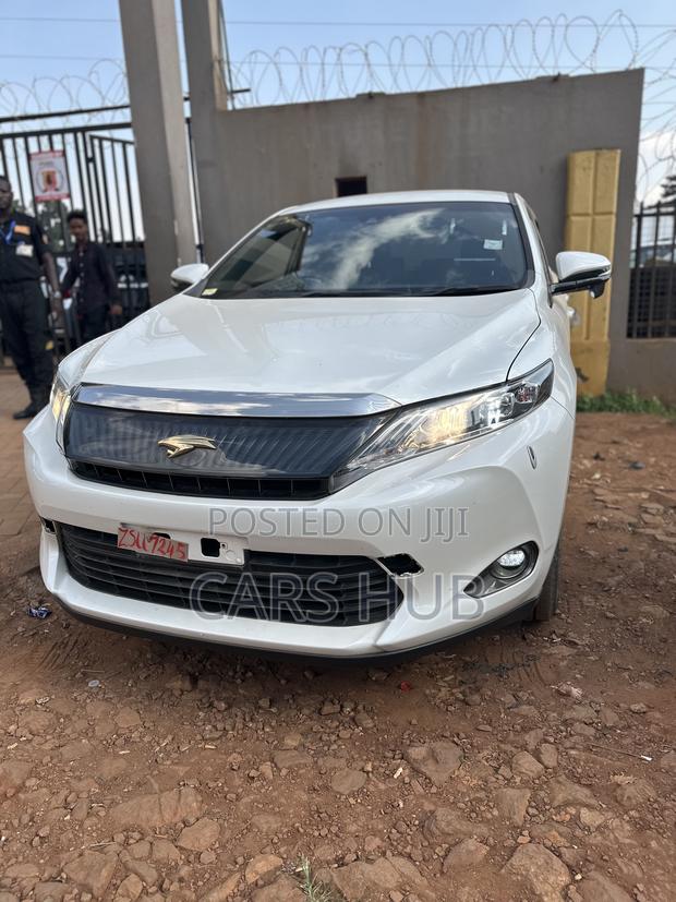 Toyota Harrier 2.0 2016 White