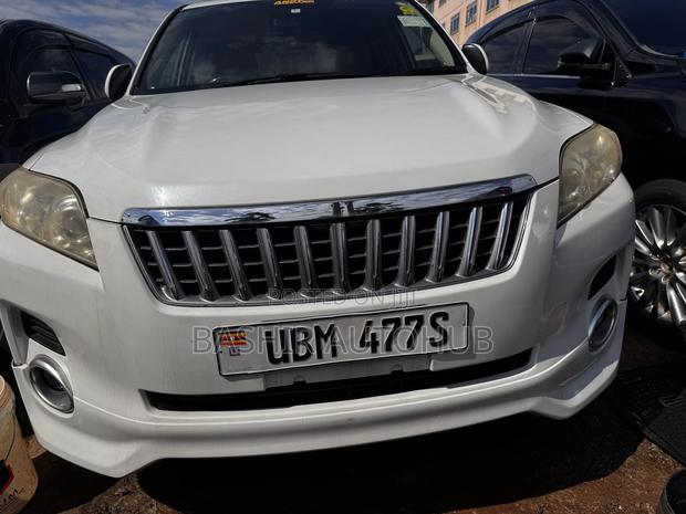 Toyota Vanguard 2010 White