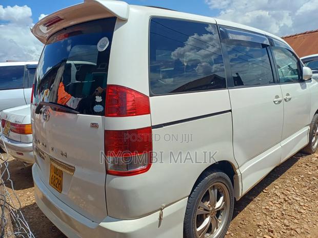 Toyota Noah 2.0 FWD (8 Seater) 2005 Pearl