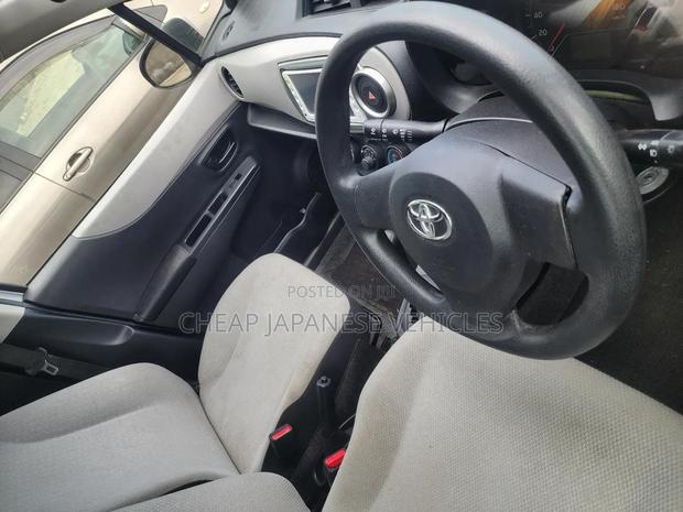 Toyota Vitz 1.5 FWD 5dr 2012 Silver