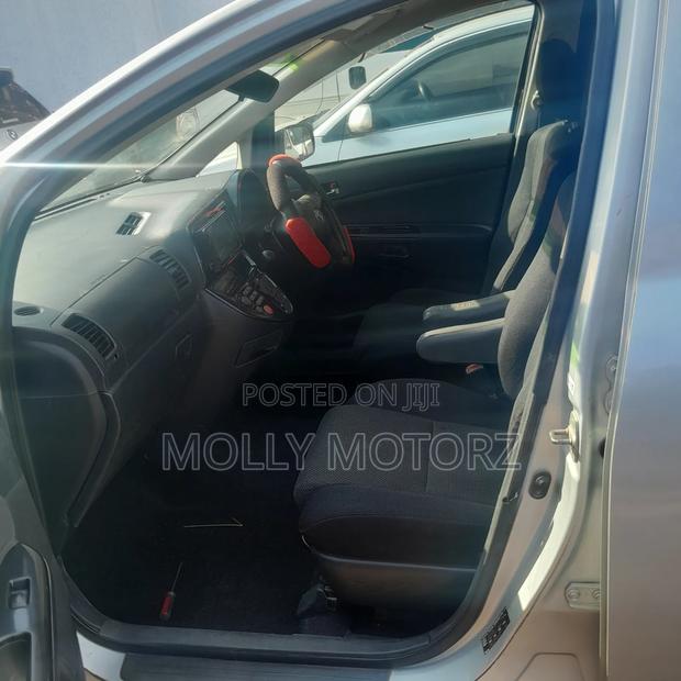 Toyota Wish 2011 Silver