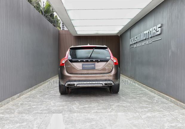 Volvo V60 2017 Brown