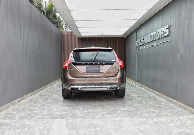 Volvo V60 2017 Brown