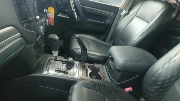 Mitsubishi Pajero 2011 Silver
