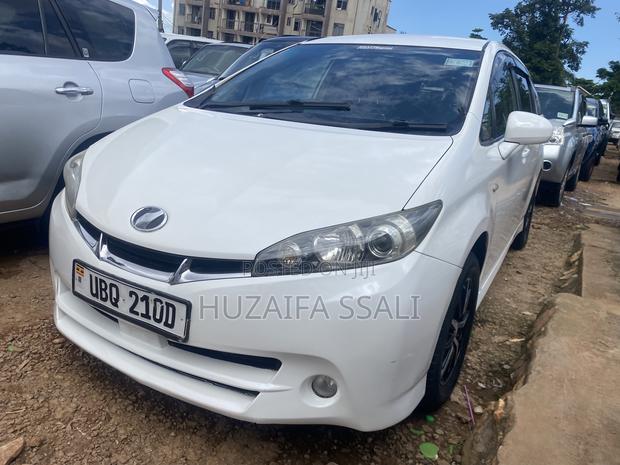 Toyota Wish 2012 Silver