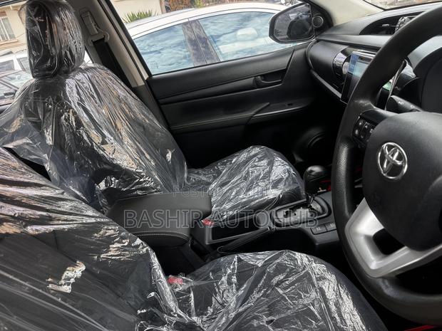 Toyota Hilux SR5 4x4 2018 White