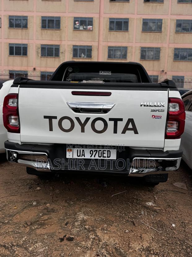 Toyota Hilux SR5 4x4 2018 White