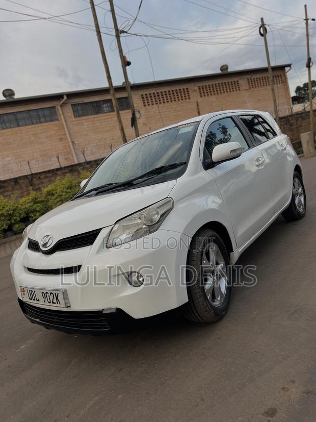 Toyota IST 2009 White