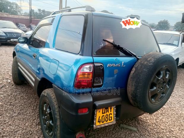 Toyota RAV4 1997 Blue