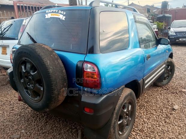 Toyota RAV4 1997 Blue