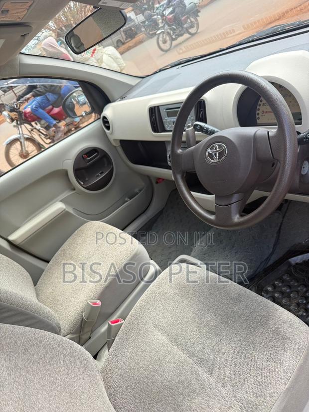 Toyota Passo 1.0 FWD 2011 Black