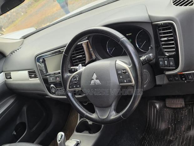 Mitsubishi Outlander 2.0 PHEV AWD 2013 White
