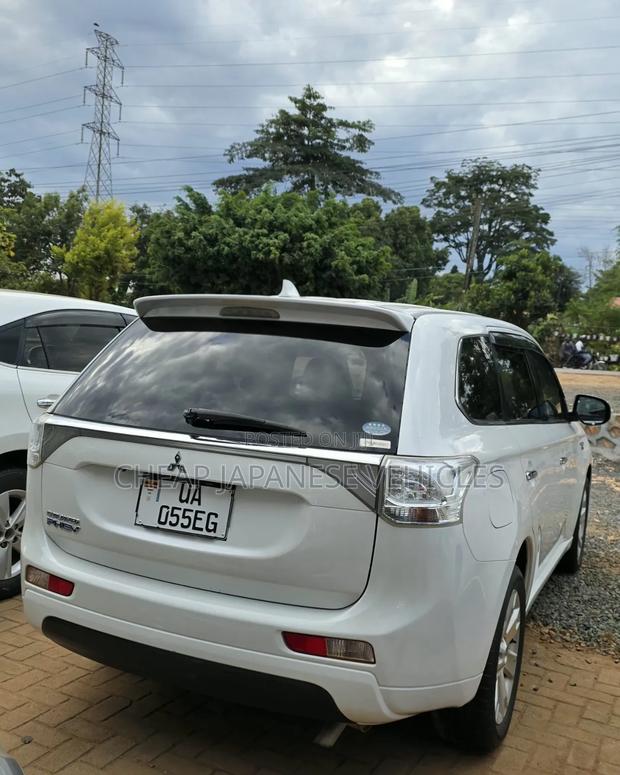 Mitsubishi Outlander 2.0 PHEV AWD 2013 White