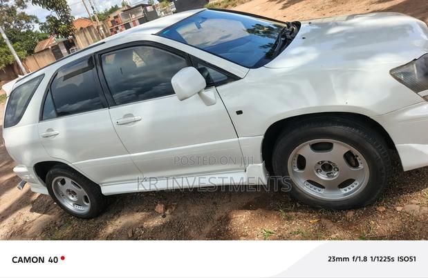 Toyota Harrier 3.0 V6 4WD 1999 White