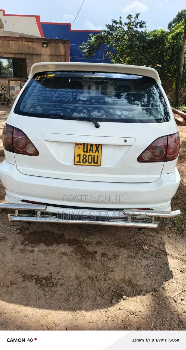 Toyota Harrier 3.0 V6 4WD 1999 White