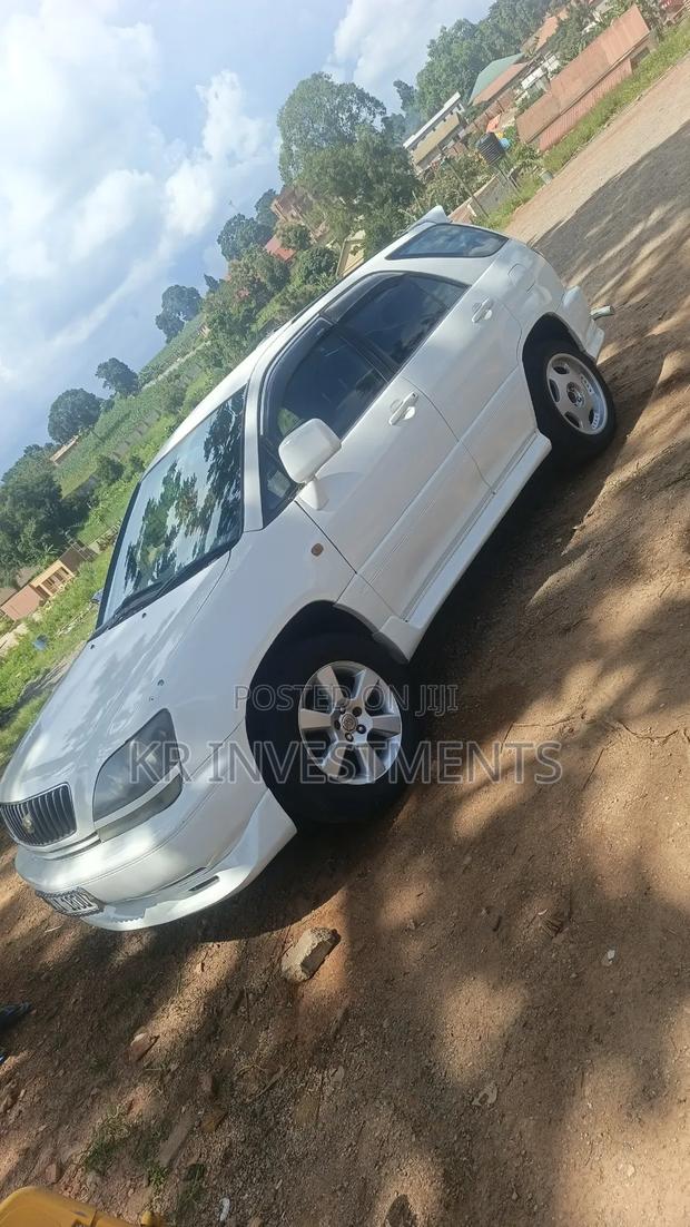 Toyota Harrier 3.0 V6 4WD 1999 White