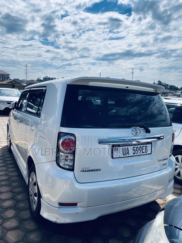 Toyota Corolla Rumion 2012 White
