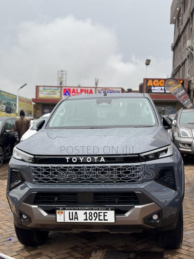 New Toyota Hilux 2024 Gray