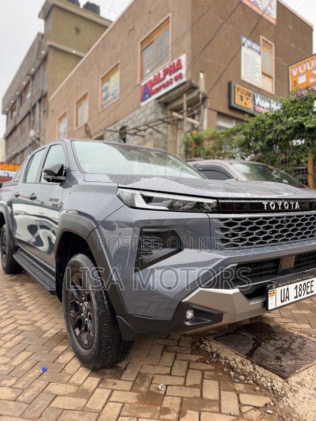 New Toyota Hilux 2024 Gray