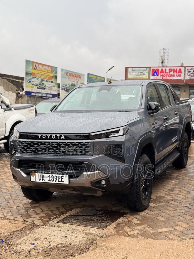 New Toyota Hilux 2024 Gray