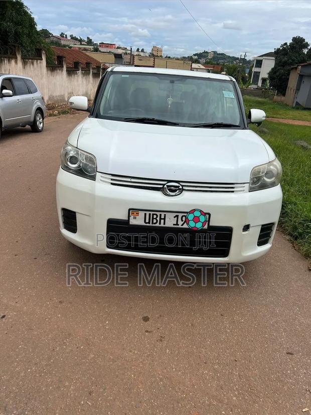 Toyota Corolla Rumion Hatchback 1.8 AWD 2010 White