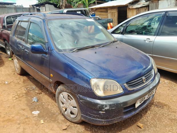 Toyota Raum 1999 Blue