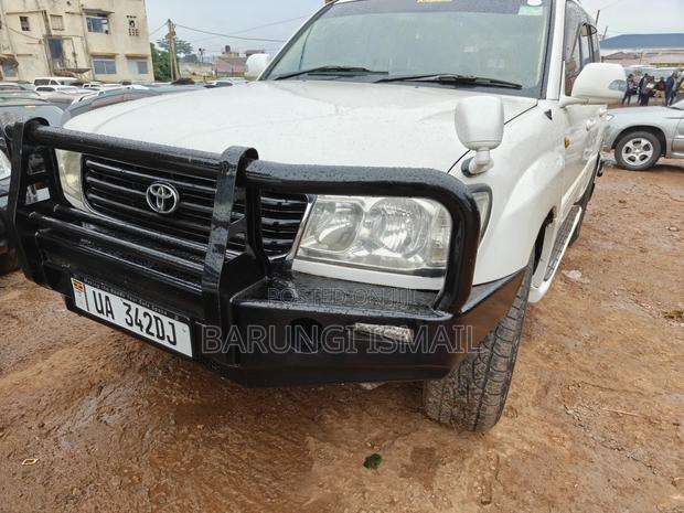 Toyota Land Cruiser 2004 White