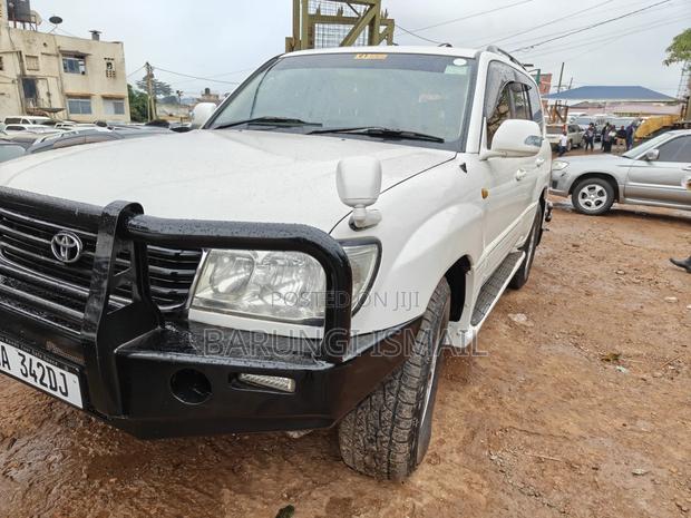 Toyota Land Cruiser 2004 White