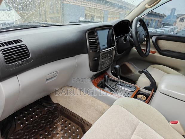Toyota Land Cruiser 2004 White