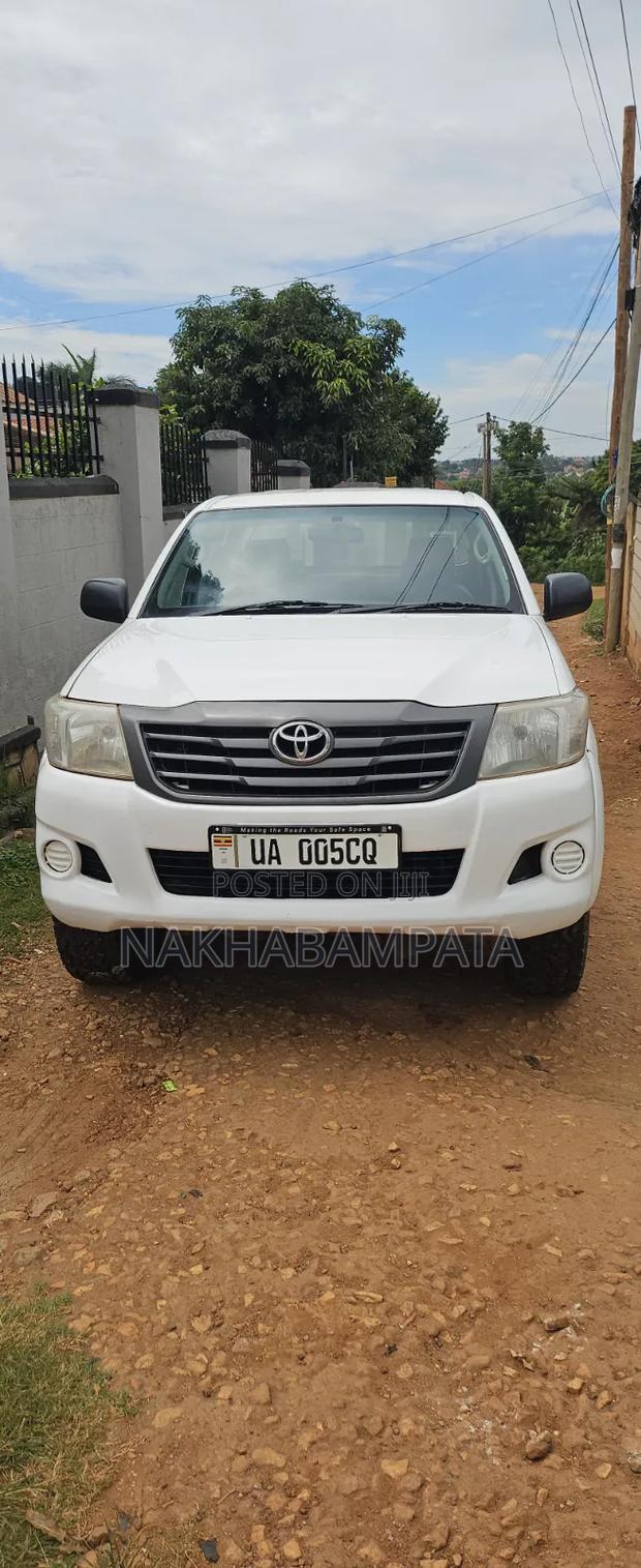 Toyota Hilux 2014 White