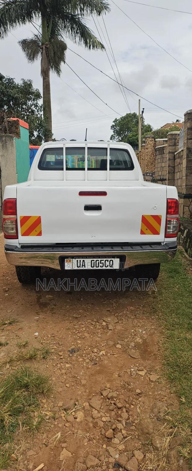 Toyota Hilux 2014 White