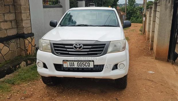 Toyota Hilux 2014 White