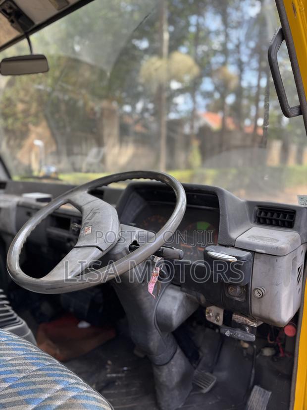 Mitsubishi Canter 1999 Yellow
