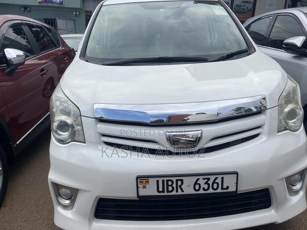 Toyota Noah 2011 White