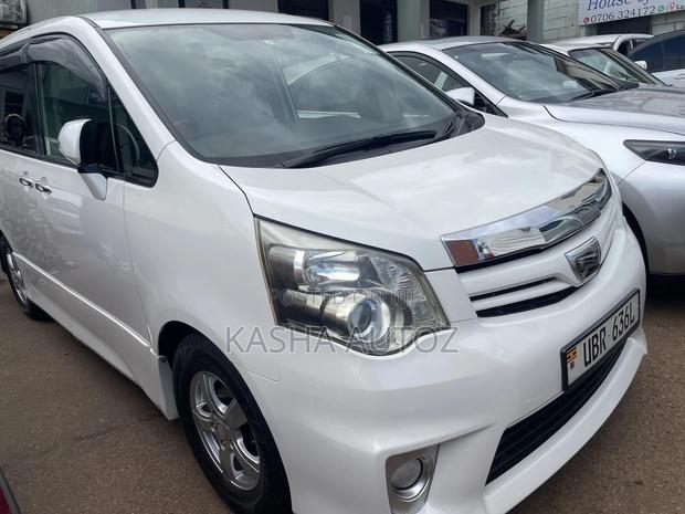Toyota Noah 2011 White