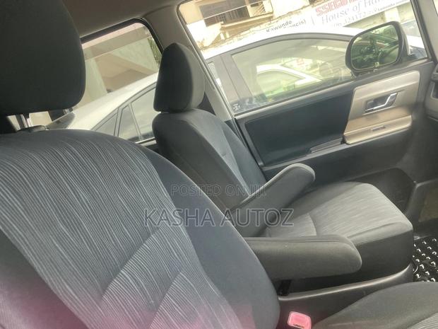 Toyota Noah 2011 White