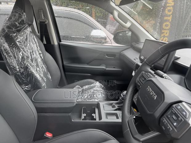 New Toyota Hilux 2024 Gray