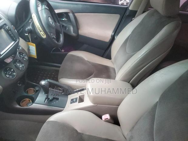 Toyota Vanguard 2010 Silver